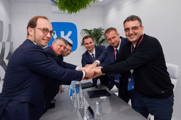 VK совместно со Skillbox и российскими вузами подписали меморандум о развитии онлайн-образования VK совместно со Skillbox и российскими вузами подписали меморандум о развитии онлайн-образования