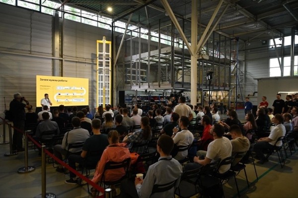 
            Яндекс официально открыл свой робототехнический центр
        