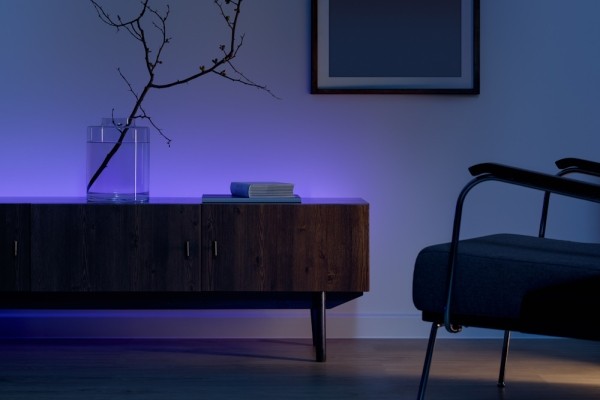 Яндекс выпустил новые устройства для умного дома с Алисой: светодиодную ленту и умную розетку